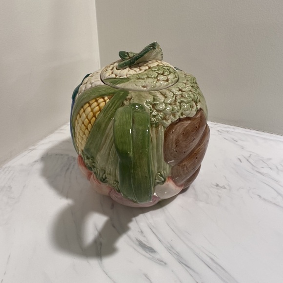 Fitz and Floyd Vegetable Garden Teapot, from the 1986 collection. - Picture 4 of 7